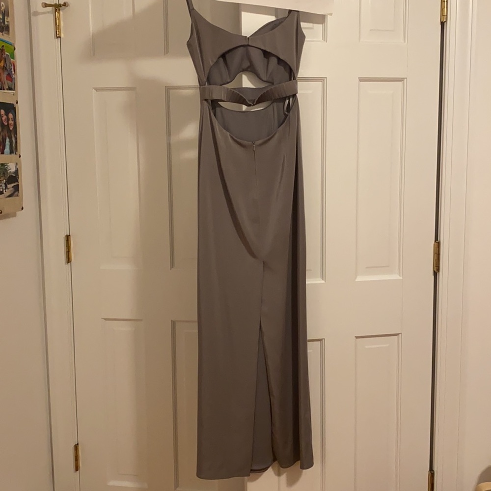 GOWN - Picture 2 of 4